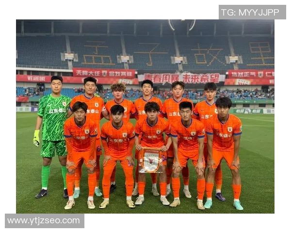 河南建业与山东鲁能泰山激战正酣谁将赢得这场焦点对决